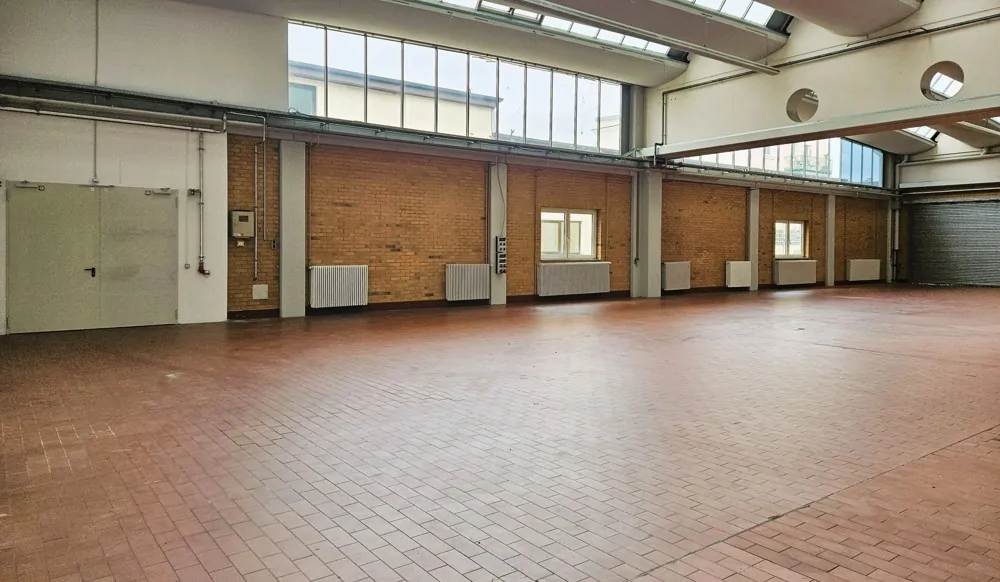 Geräumiges Gewerbeobjekt in zentraler Lage mit umfangreicher Ausstattung