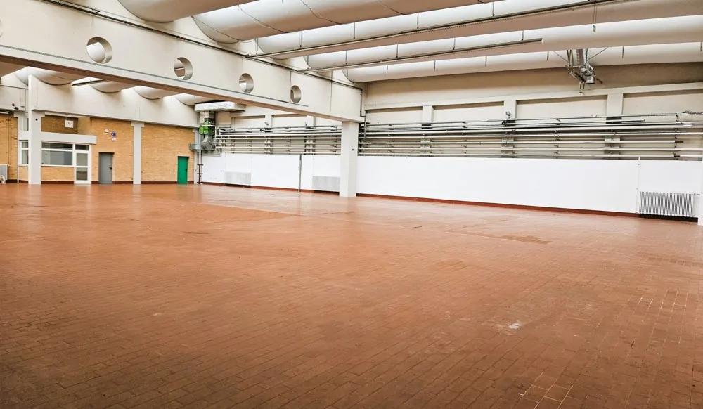 Geräumiges Gewerbeobjekt in zentraler Lage mit umfangreicher Ausstattung