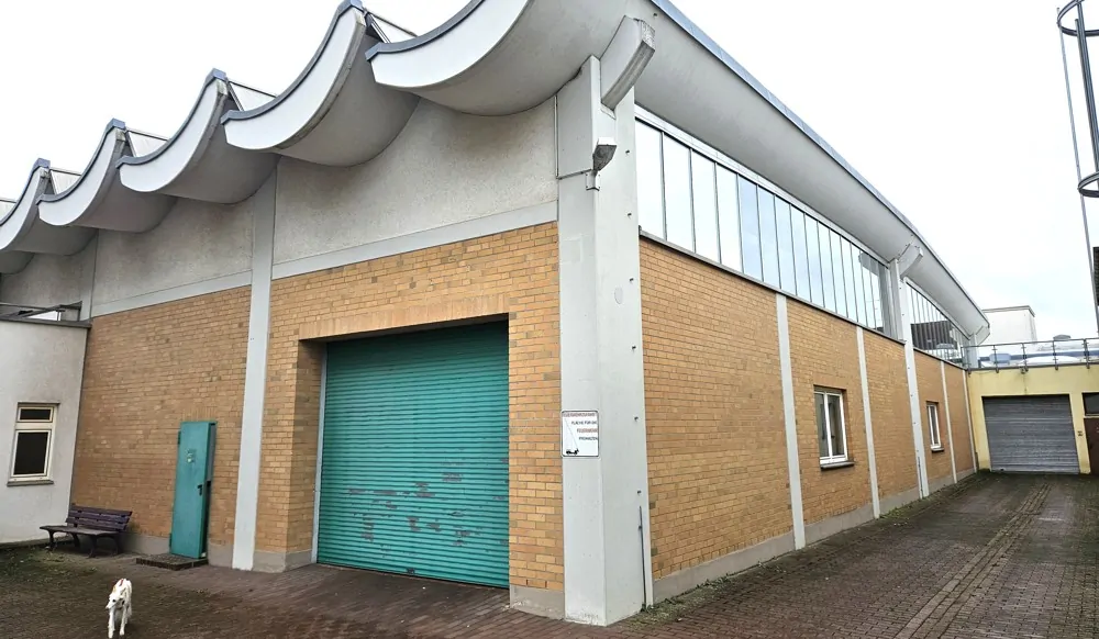 Geräumiges Gewerbeobjekt in zentraler Lage mit umfangreicher Ausstattung