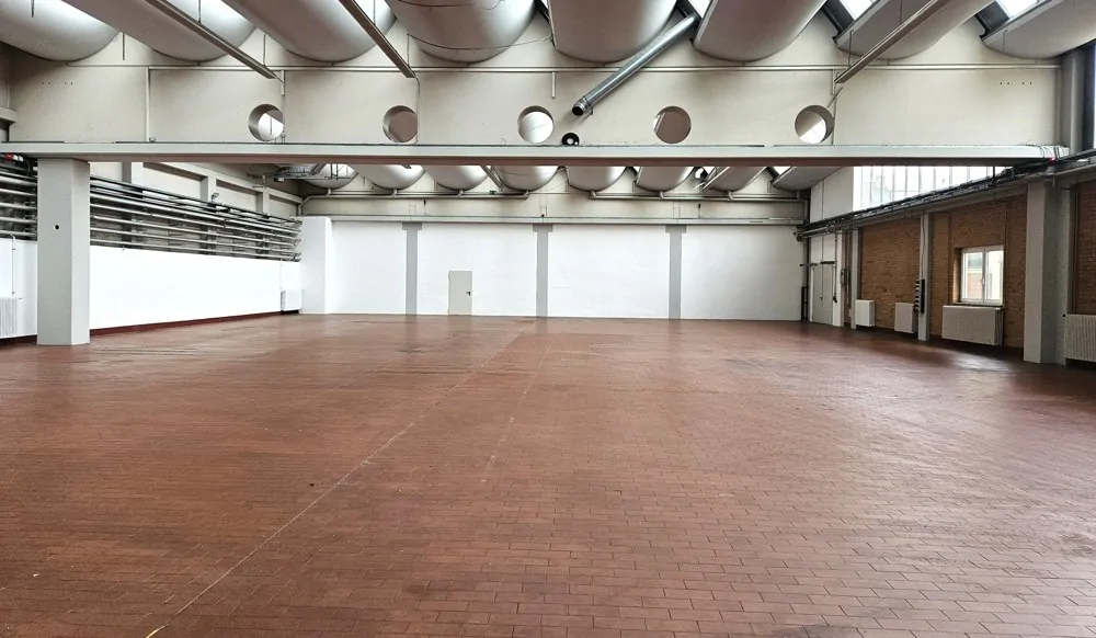 Geräumiges Gewerbeobjekt in zentraler Lage mit umfangreicher Ausstattung