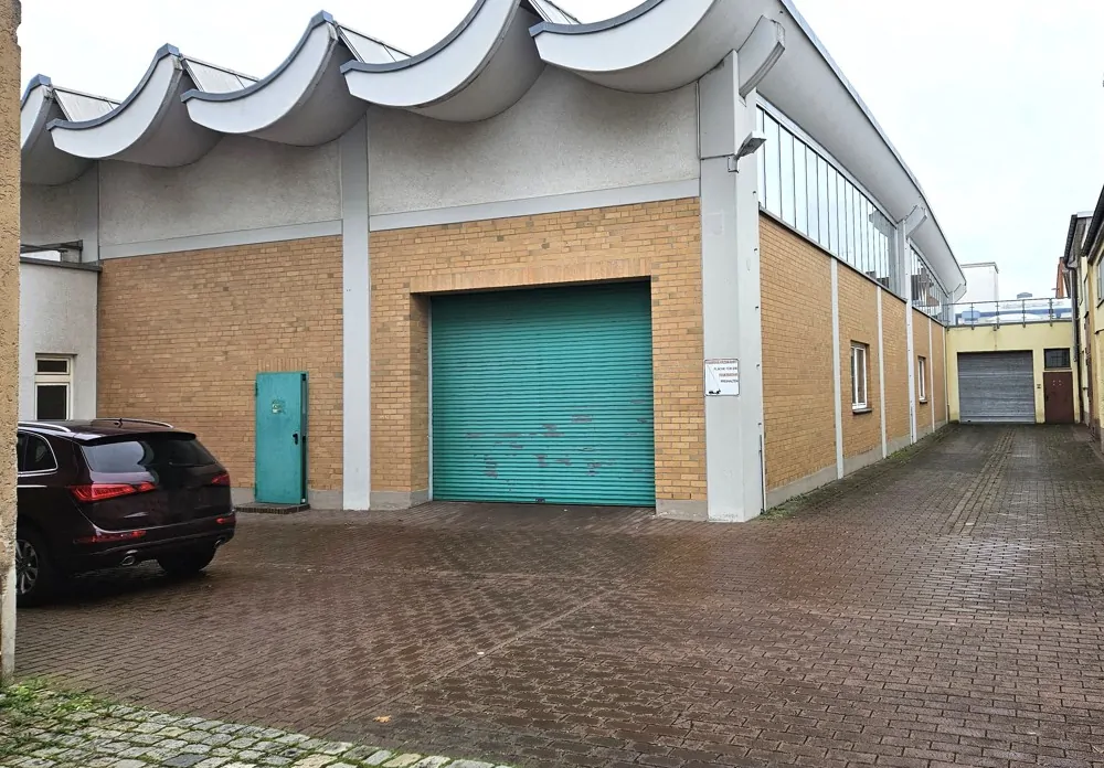 Geräumiges Gewerbeobjekt in zentraler Lage mit umfangreicher Ausstattung