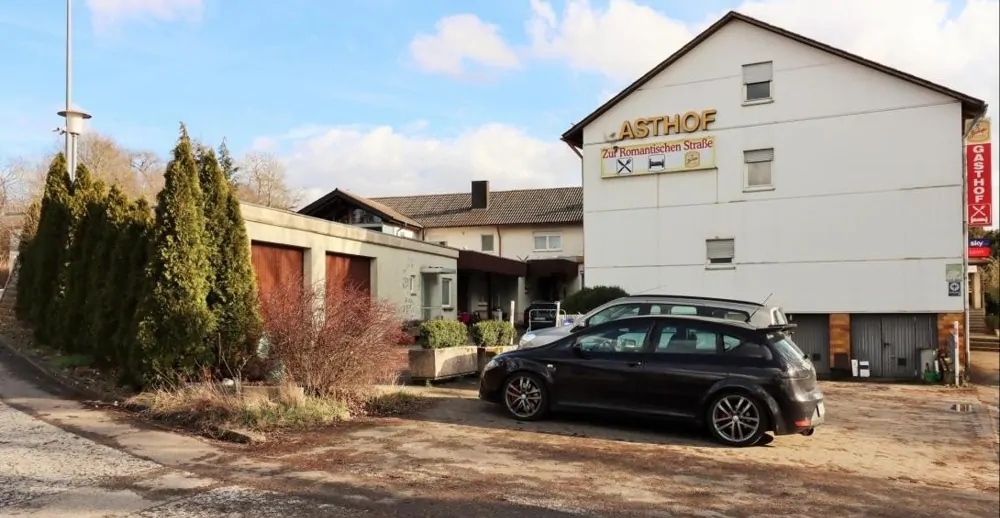 Top Lage, viel Fläche und enormes Potenzial - Pension, Gasthof, Tankstelle und 90 LKW Stellplätze!