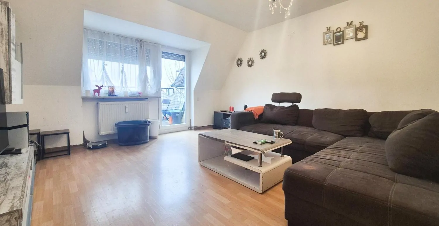 Helle Dachgeschosswohnung mit Balkon, Aufzug und Tiefgaragenstellplatz in ruhiger Lage Ansbachs