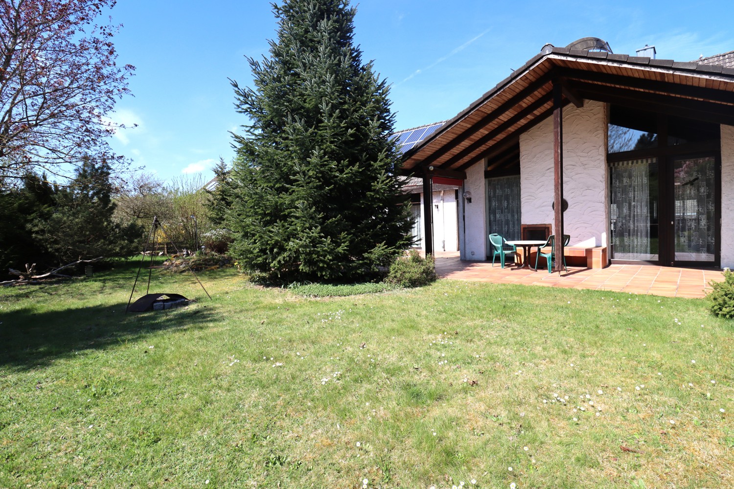 Traumhaftes Architektenanwesen in ruhiger Lage mit Wohlfühlgarten und jeder Menge Platz!