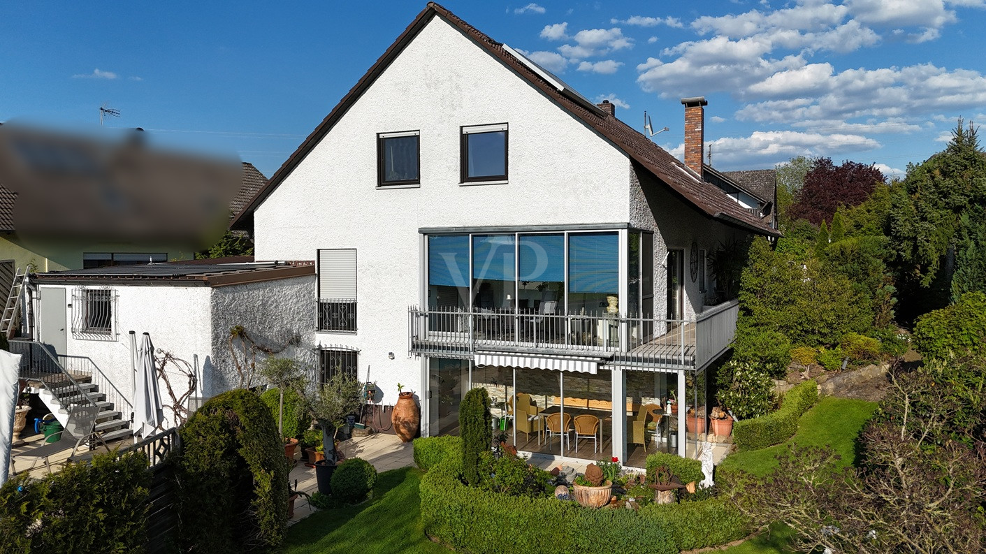 Elegantes Anwesen in schöner  Wohnsiedlung mit Pool und herrlichem Garten!