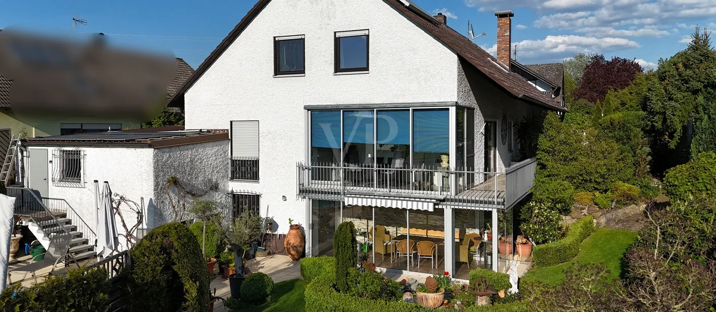 Elegantes Anwesen in schöner  Wohnsiedlung mit Pool und herrlichem Garten!