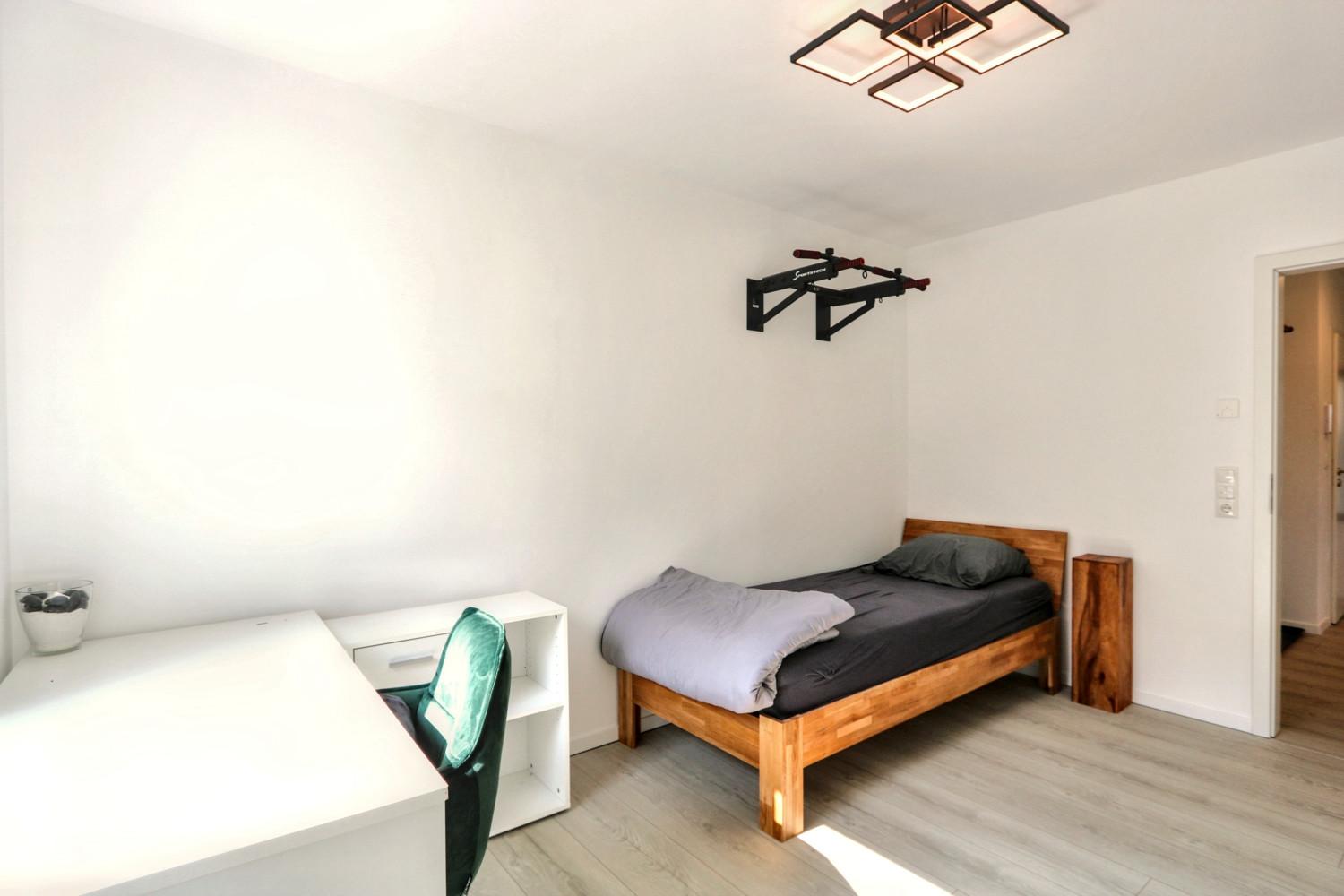 Arbeits-/Schlafzimmer