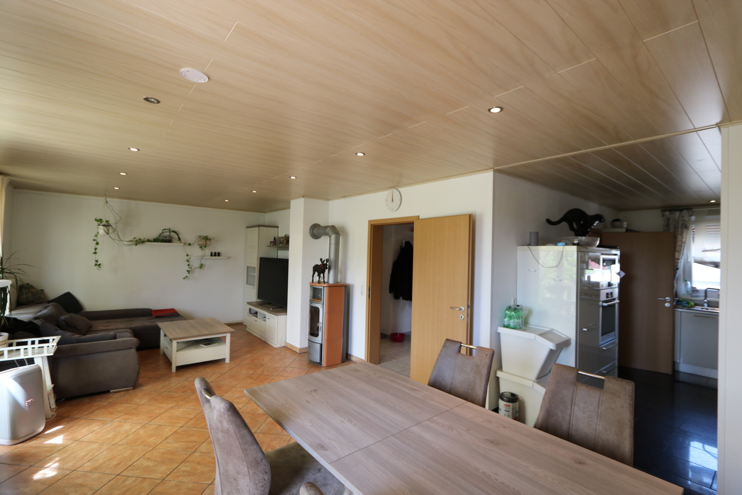 Wohnzimmer mit Esszimmer