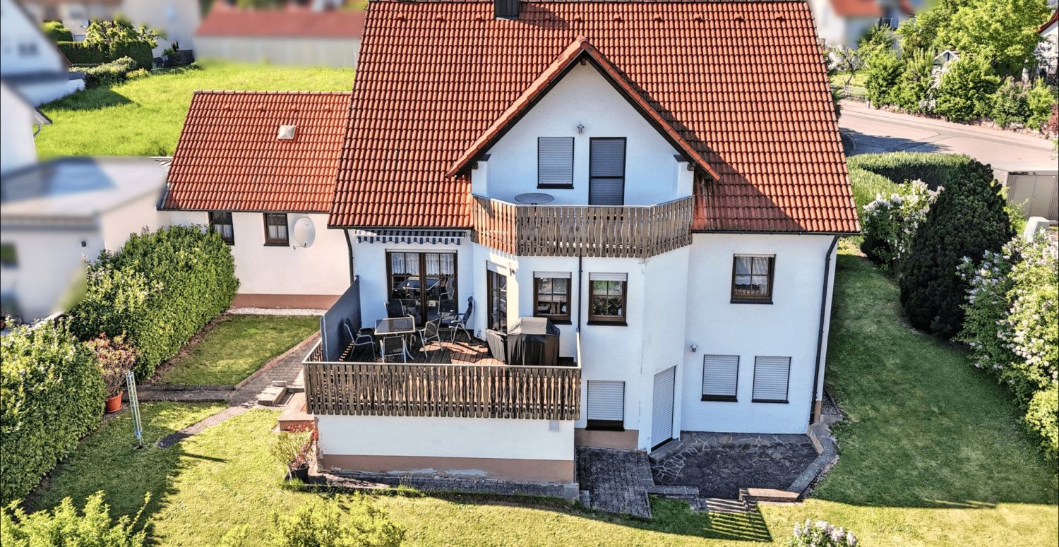 Gepflegtes Zweifamilienhaus mit Einliegerwohnung und großem Garten