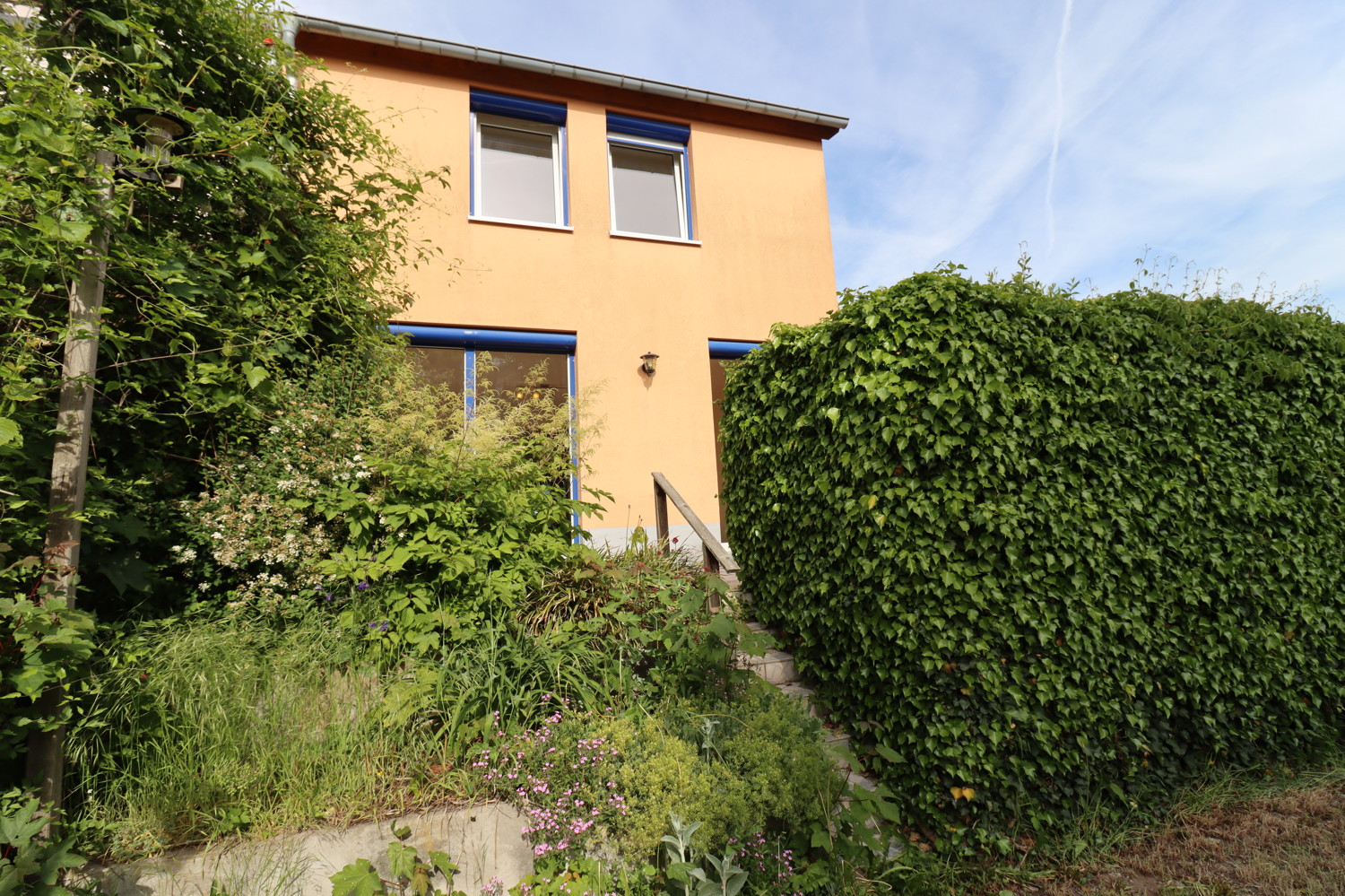 Reihenendhaus in familienfreundlicher Stadtrandlage in gepflegtem Zustand