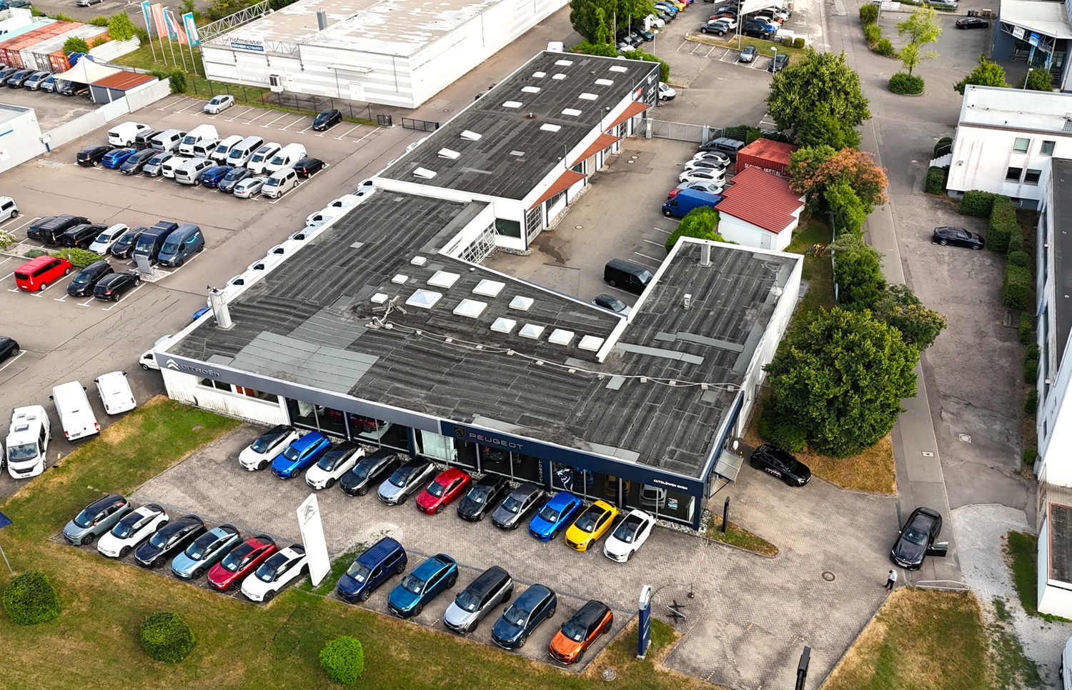 Großes Gewerbegrundstück in hervorragender Lage, modernisiert und vielseitig nutzbar