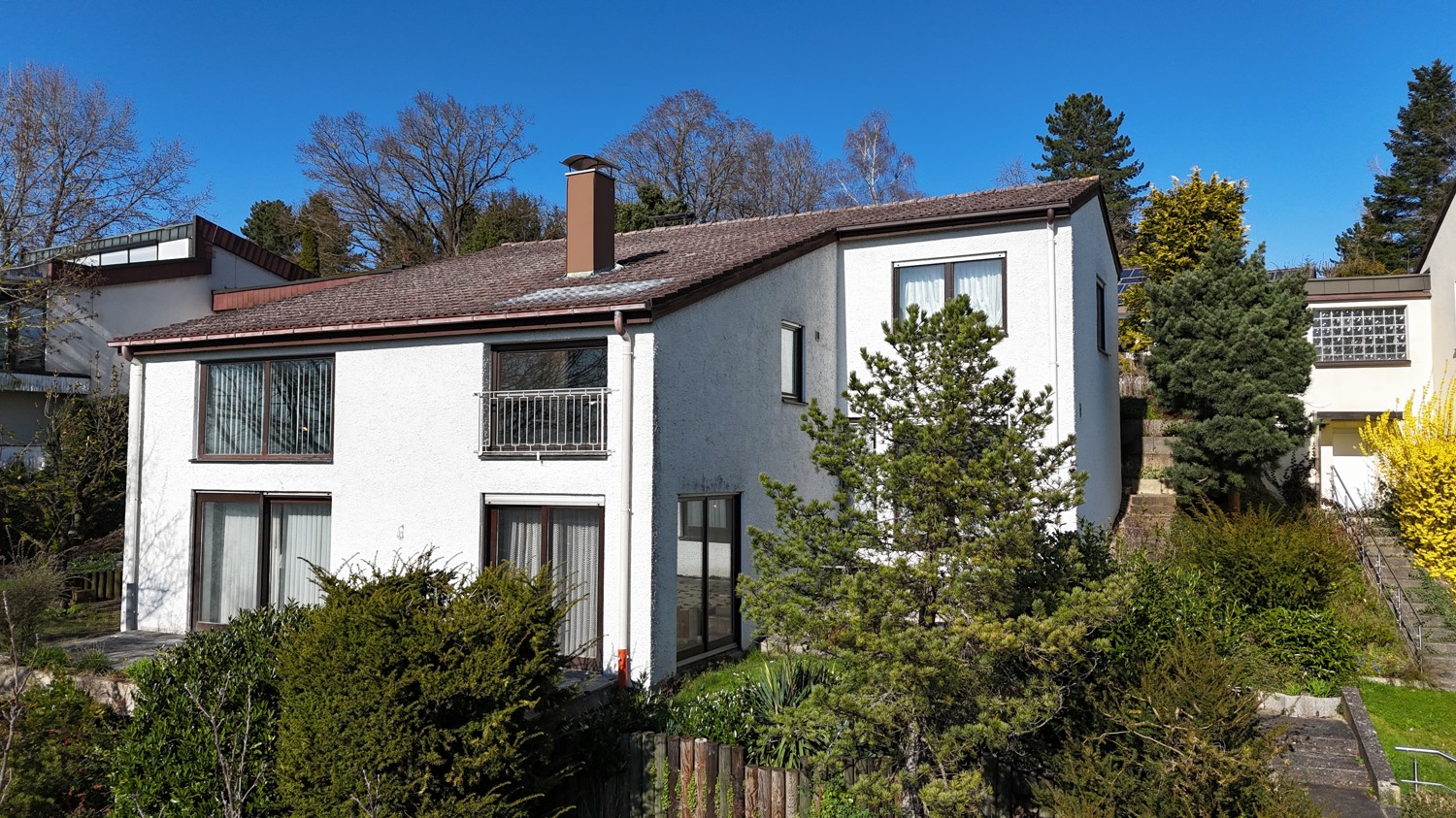 Hier finden Sie das Besondere mit Fernblick! Reizvolles Familienhaus in gesuchter Lage