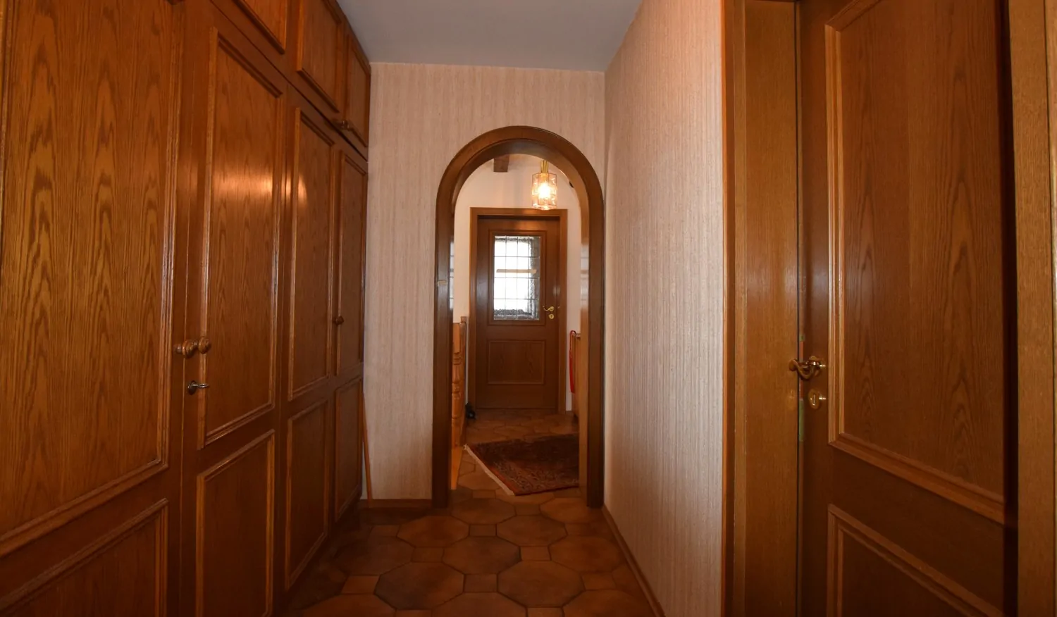 Flur mit Garderobenschrank