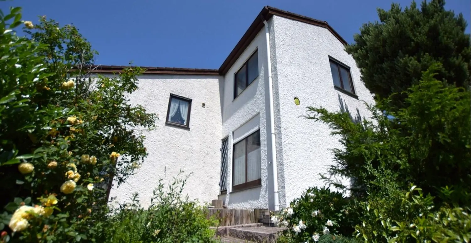 Hier finden Sie das Besondere mit Fernblick! Reizvolles Familienhaus in gesuchter Lage