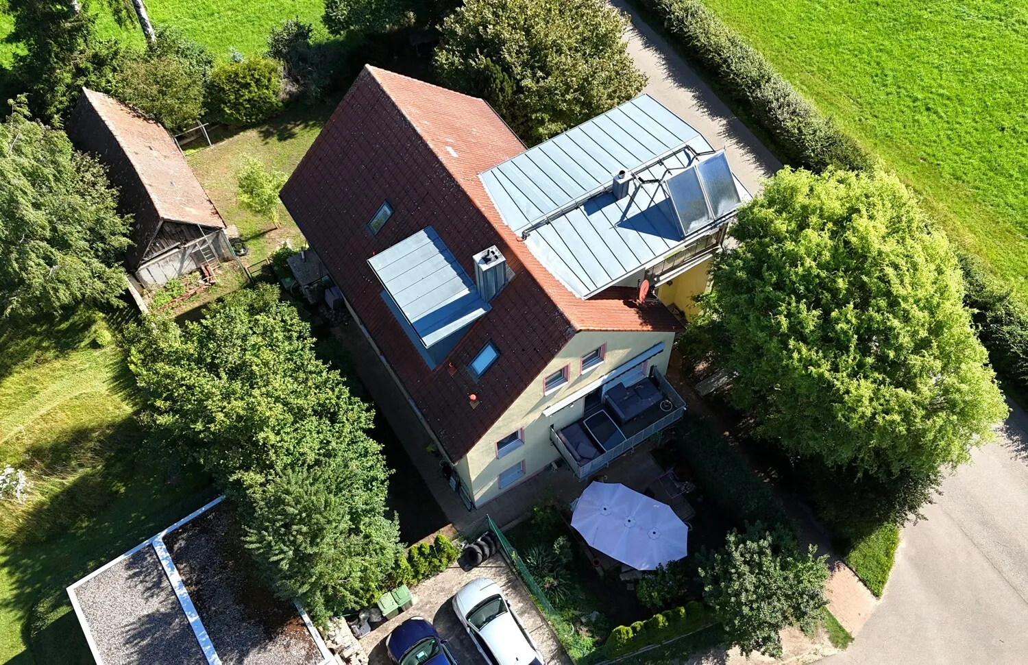 Attractive multi-family house with a view of the countryside - a solid investment opportunity