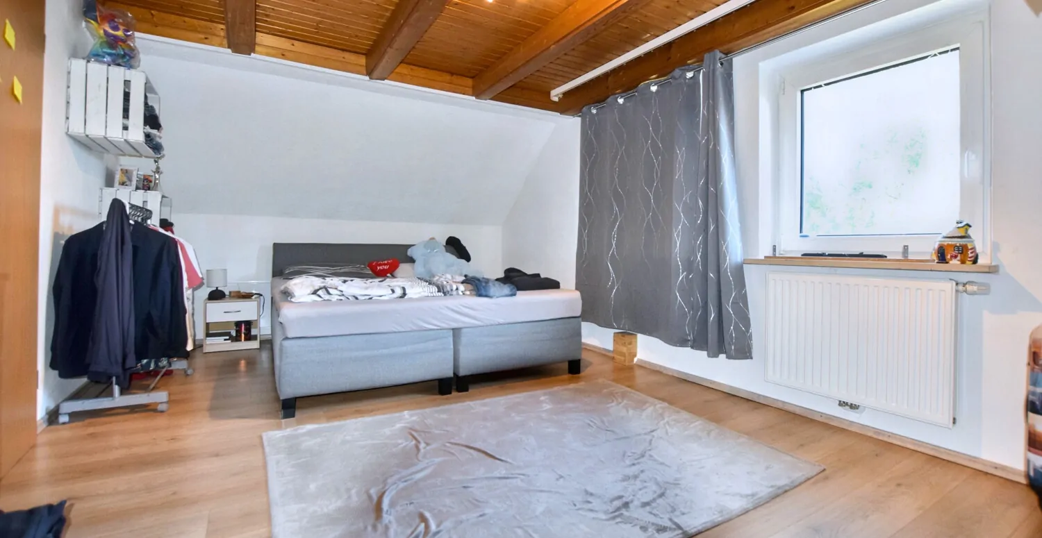 Schlafzimmer DG