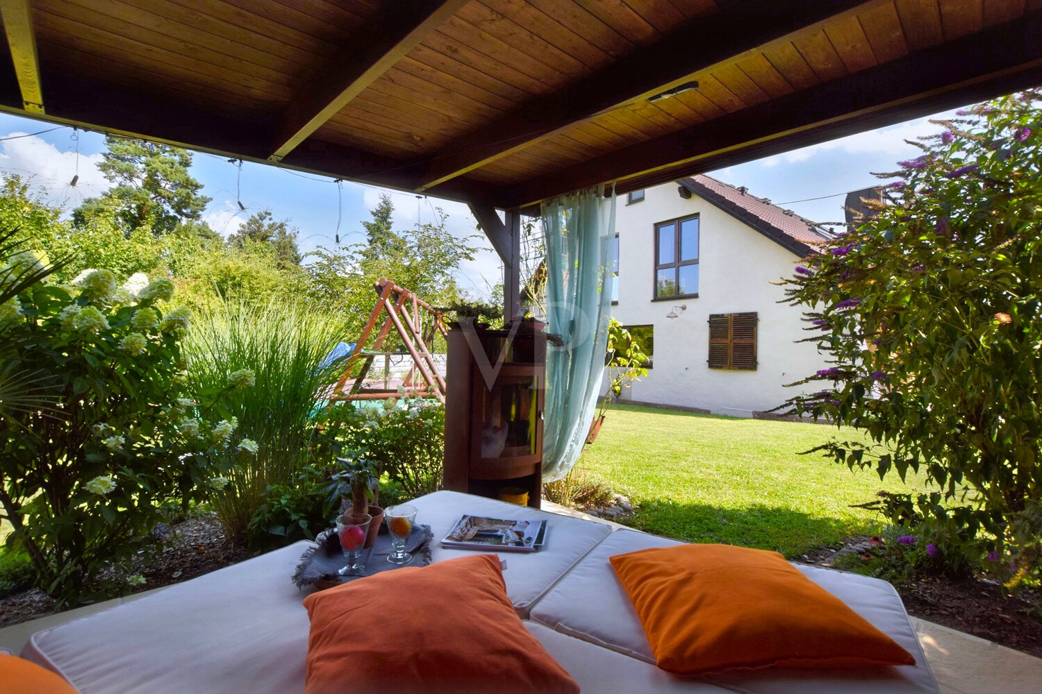 Daybed Blick aufs Haus