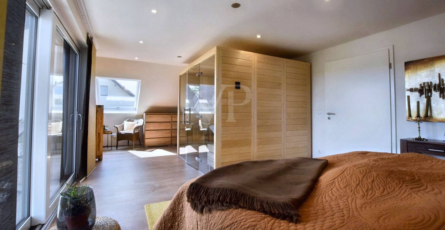 Schlafbereich Blick auf Sauna