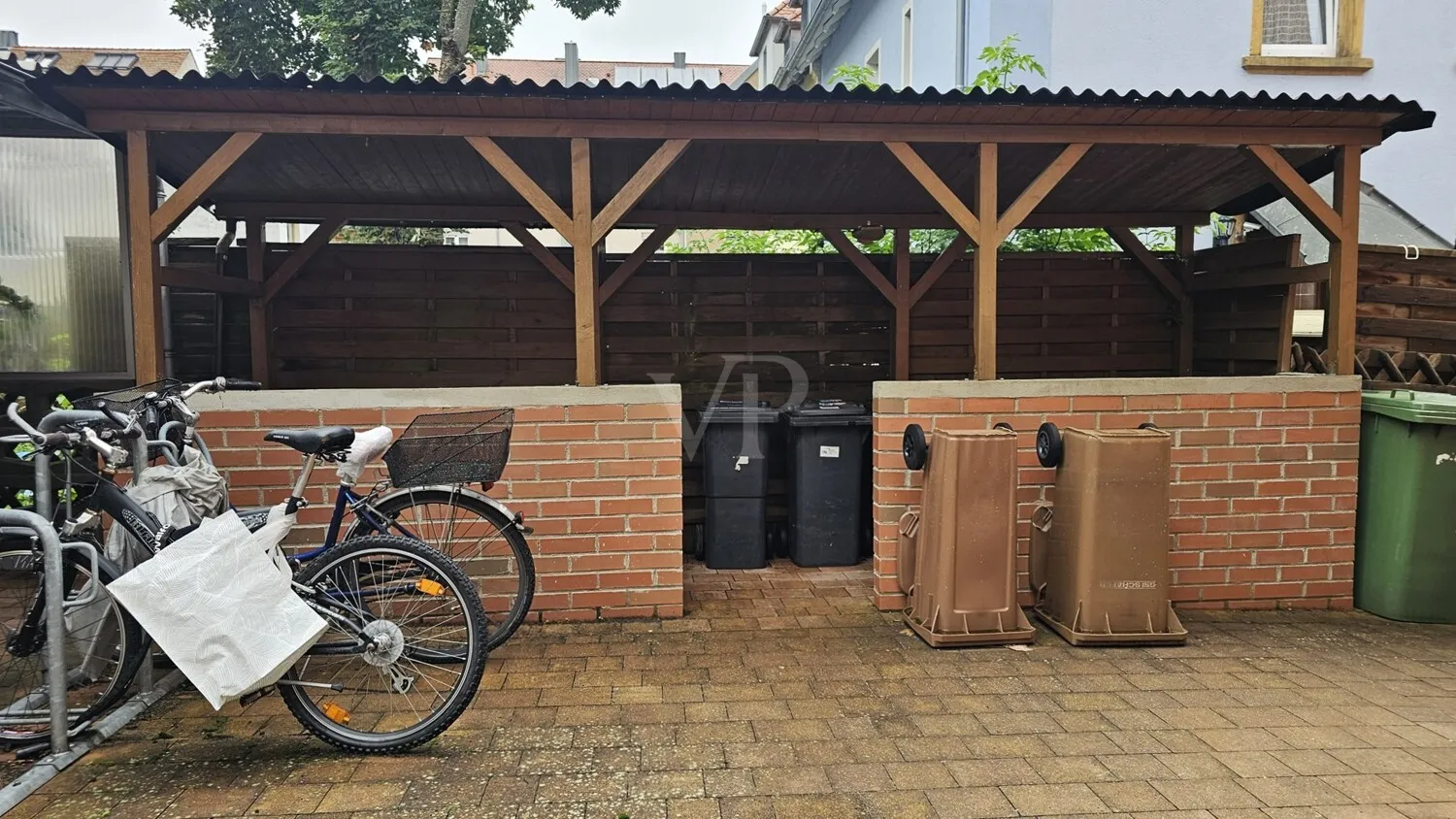 Fahrradabstellplatz / Mülltonnenplatz