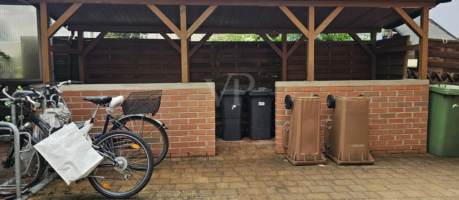 Fahrradabstellplatz / Mülltonnenplatz