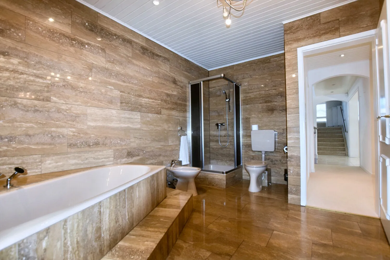 Badezimmer angrenzend zum Schlafzimmer
