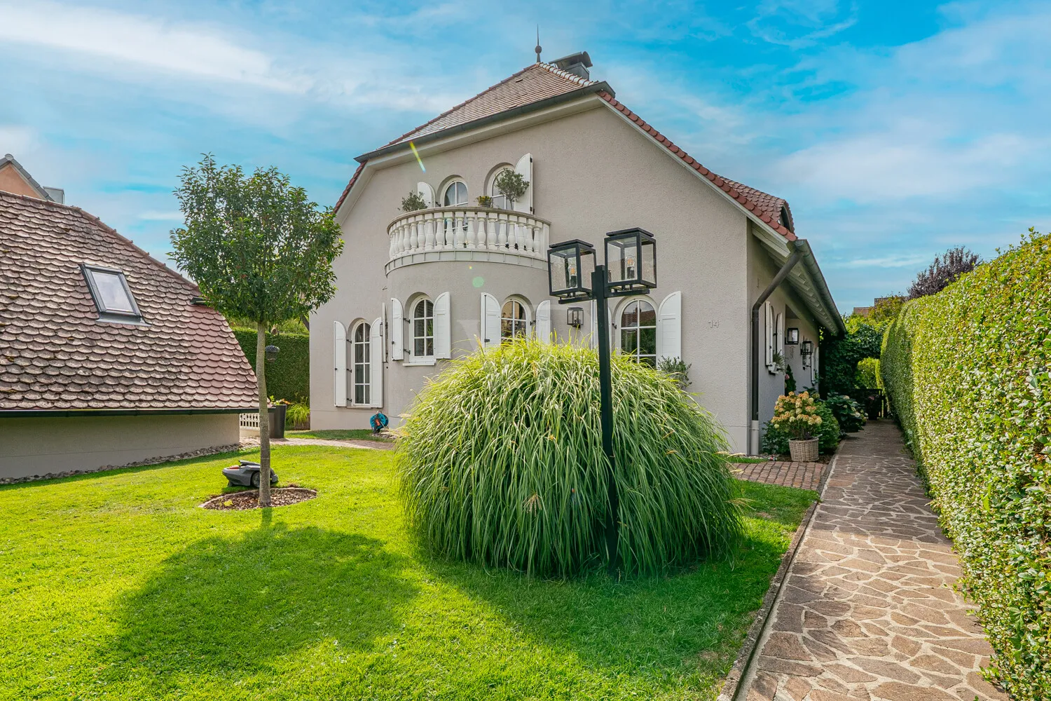 Charmante Villa mit Whirlpool, Sauna und traumhaftem Garten in ruhiger Stadtrandlage