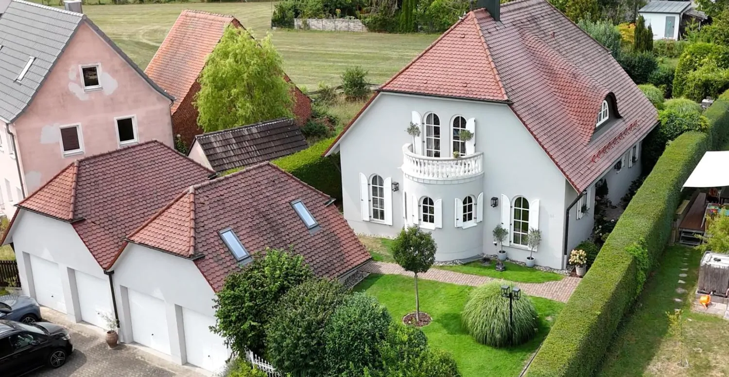 Charmante Villa mit Whirlpool, Sauna und traumhaftem Garten in ruhiger Stadtrandlage