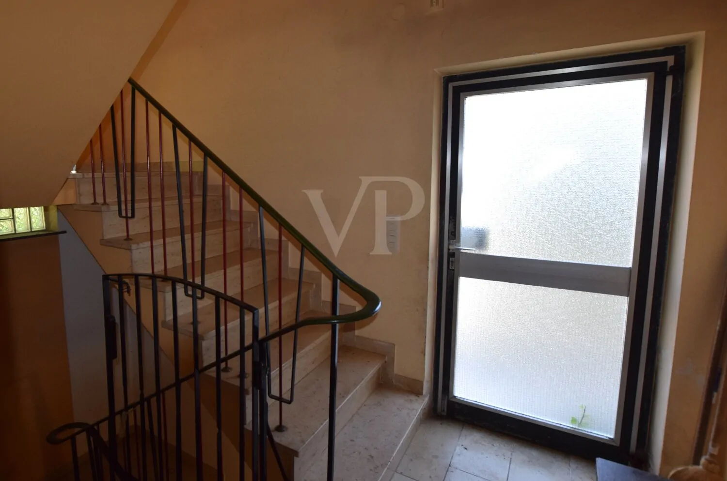 Haustür/Treppenhaus