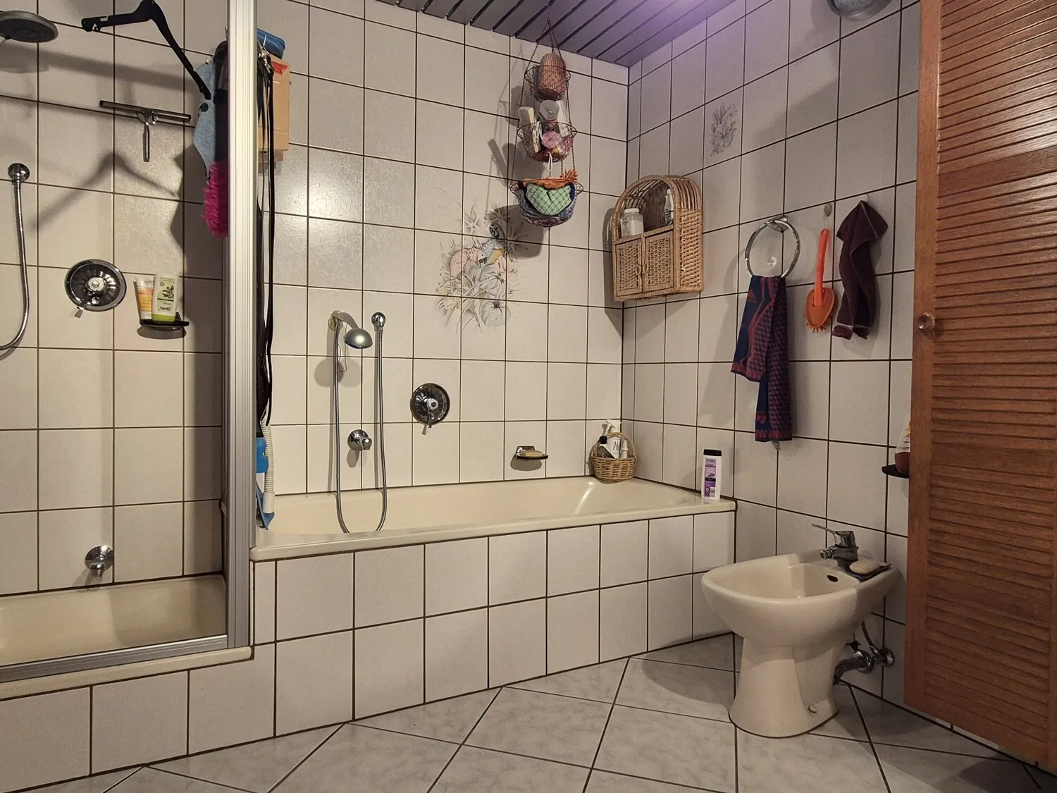 Badezimmer Hauptwohnung