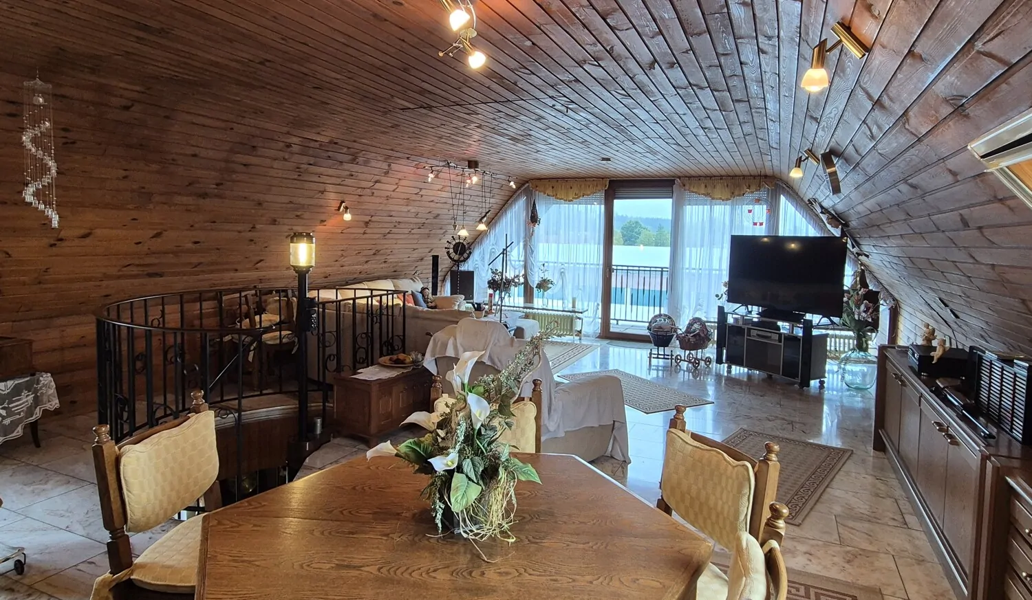 Wohnzimmer Hauptwohnung