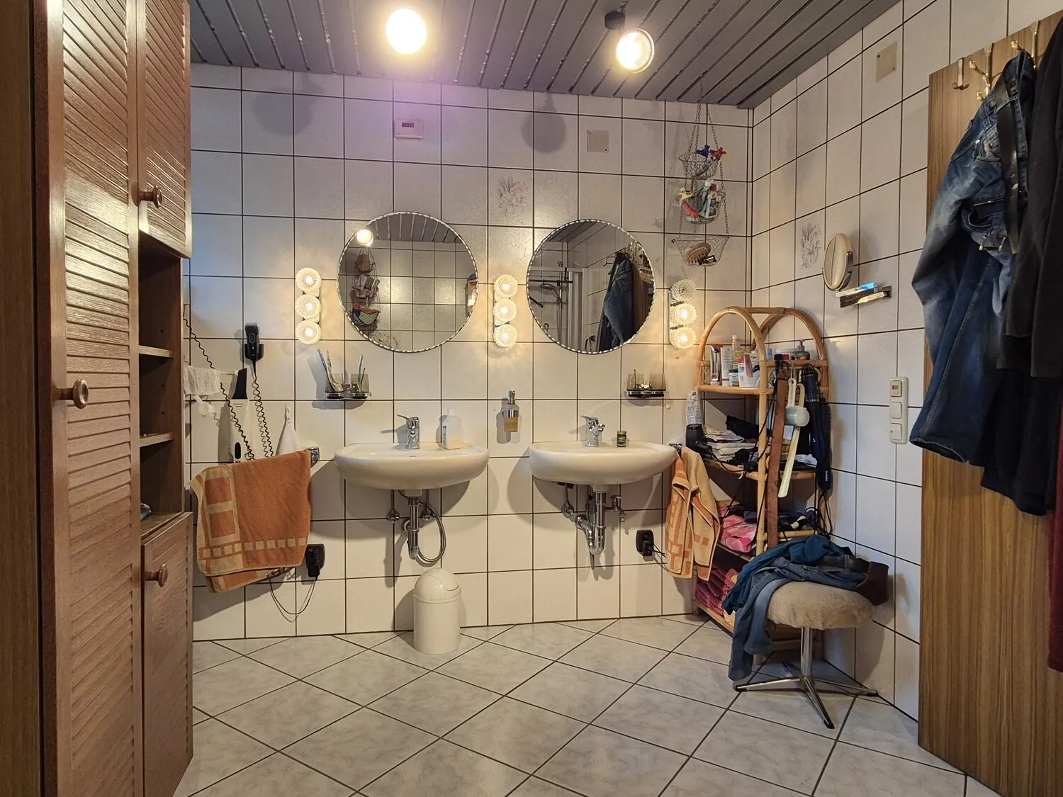 Badezimmer Hauptwohnung