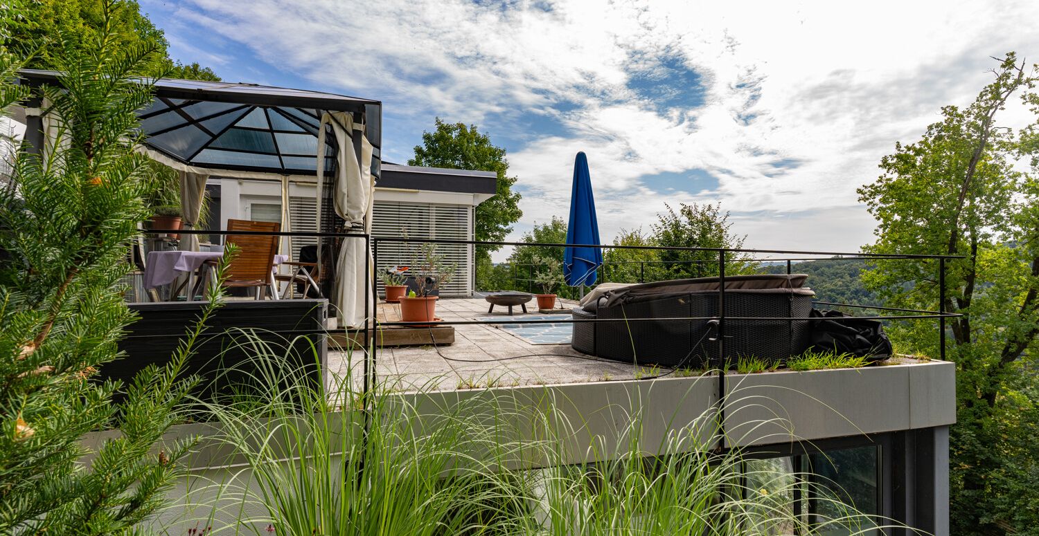 Entdecken Sie das Außergewöhnliche! Unternehmervilla in ruhiger Lage mit atemberaubendem Blick