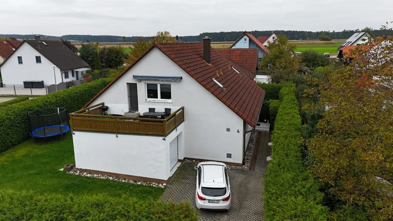 Modernes Zweifamilienhaus mit gehobener Ausstattung und viel Platz für Ihre Ansprüche!