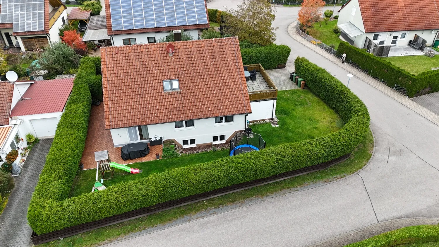 Modernes Zweifamilienhaus mit gehobener Ausstattung und viel Platz für Ihre Ansprüche!