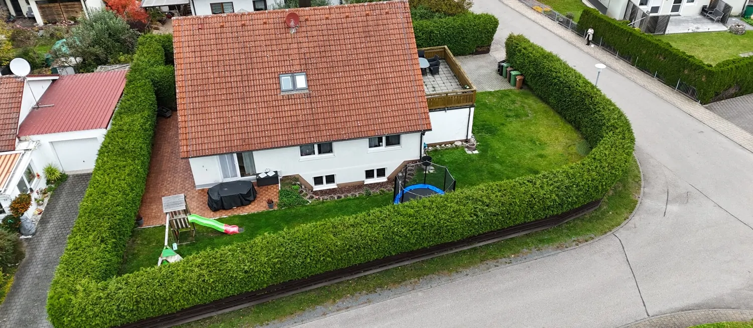 Modernes Zweifamilienhaus mit gehobener Ausstattung und viel Platz für Ihre Ansprüche!