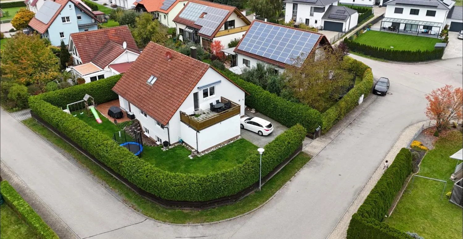 Modernes Zweifamilienhaus mit gehobener Ausstattung und viel Platz für Ihre Ansprüche!