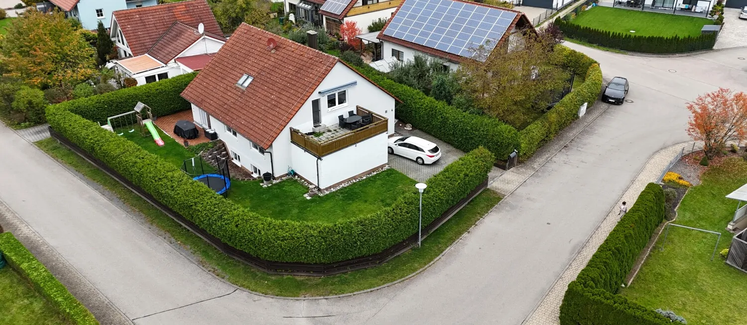 Modernes Zweifamilienhaus mit gehobener Ausstattung und viel Platz für Ihre Ansprüche!