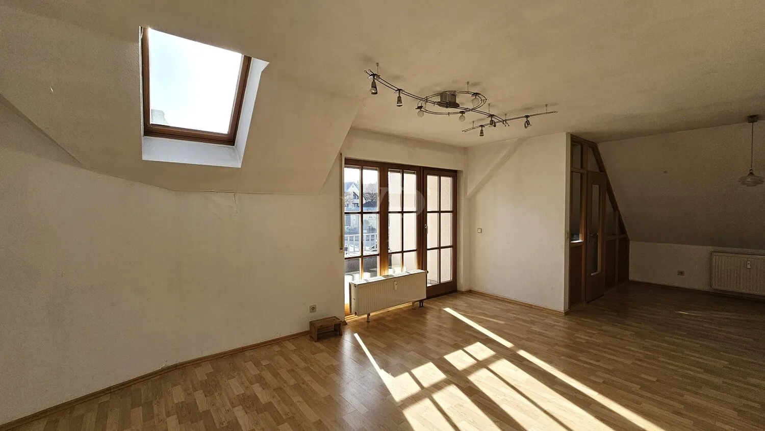 Wohnzimmer mit Blick auf Essecke