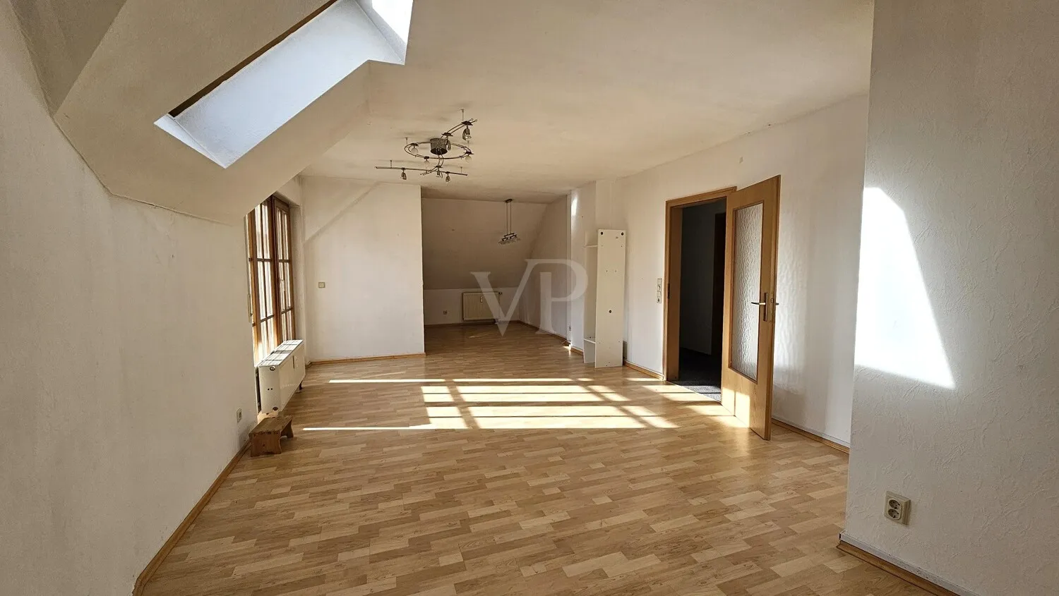 Wohnzimmer mit Blick auf Essecke