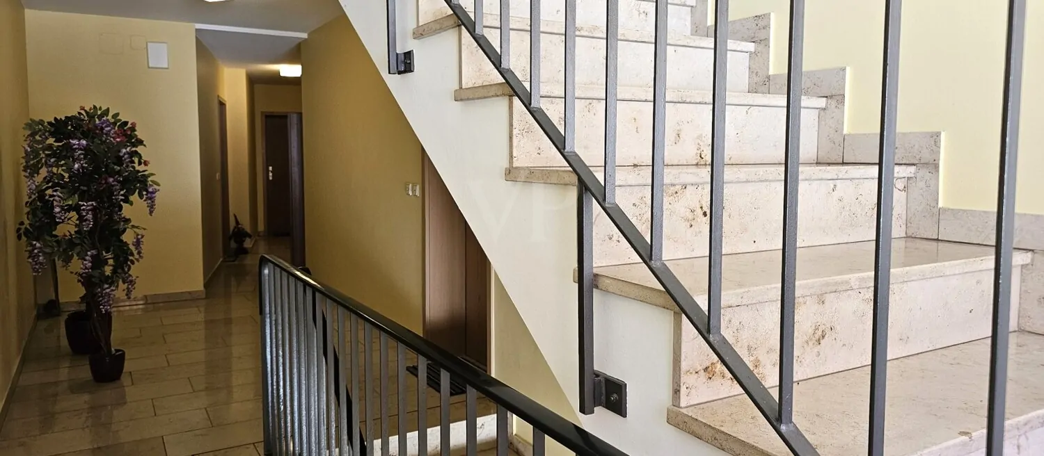 Betriebsurlaub bis 06.01.26. Ab 07.01.26 sind wir wie gewohnt für Sie da! - Wohnen in zentraler Lage! 3-Zimmer-Wohnung mit TG-Stellplatz und überdachter Loggia