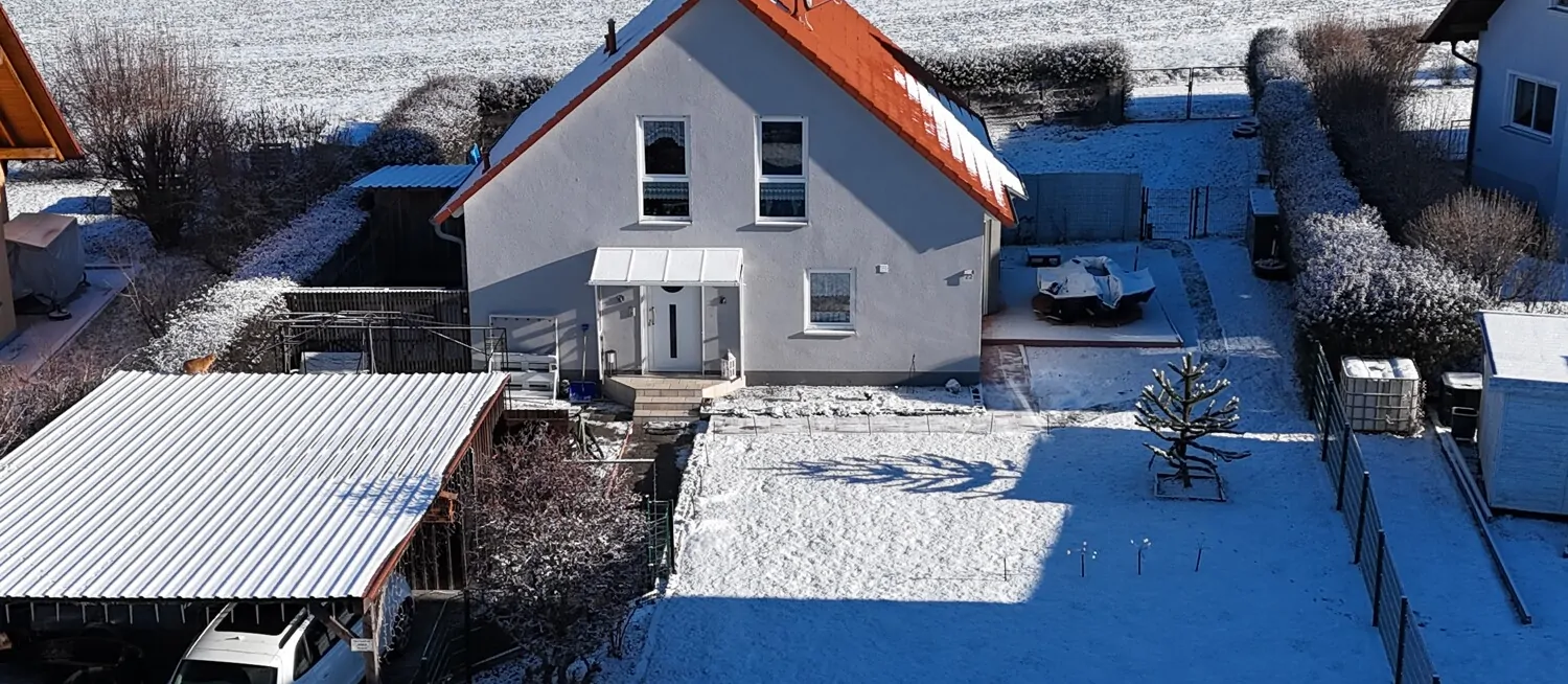 Modernes Familienzuhause in malerischer Landschaft und großem Grundstück!