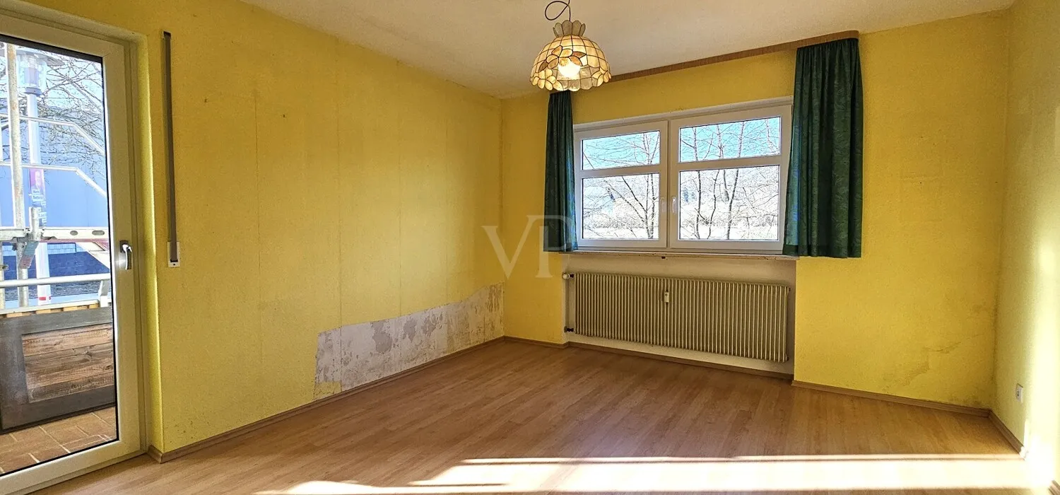 Schlafzimmer mit Balkonzugang