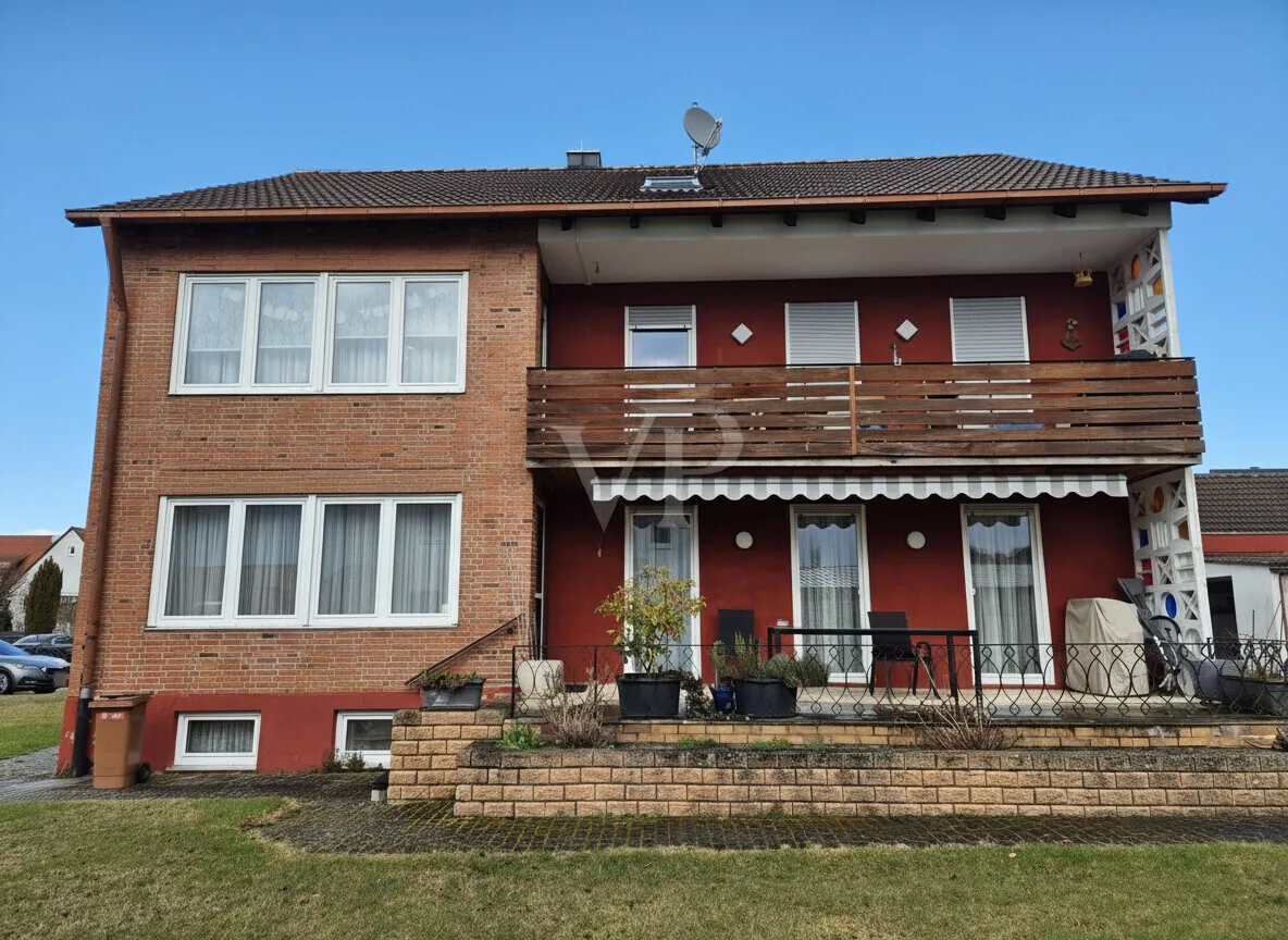 Modernisiertes Mehrfamilienhaus mit Garten und Garagen – Nähe Dinkelsbühl