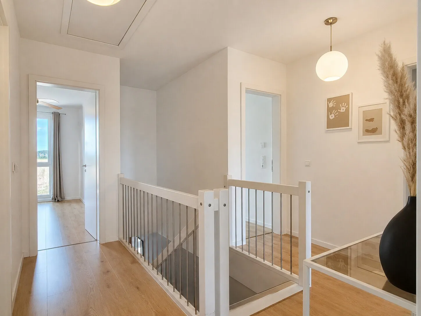 Neuwertiger Familientraum mit Pool und durchdachter Raumaufteilung!