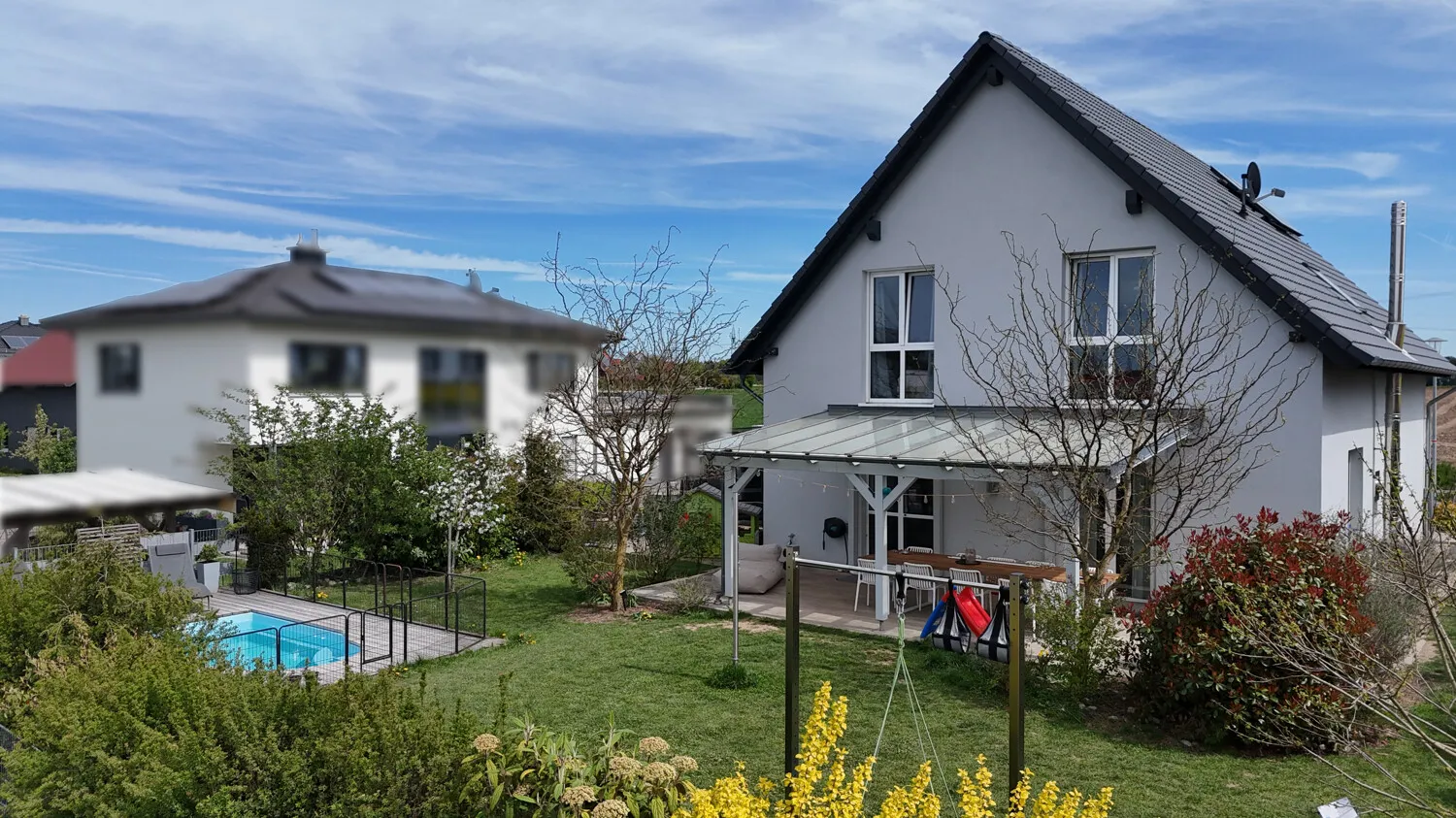 Neuwertiger Familientraum mit Pool und durchdachter Raumaufteilung!