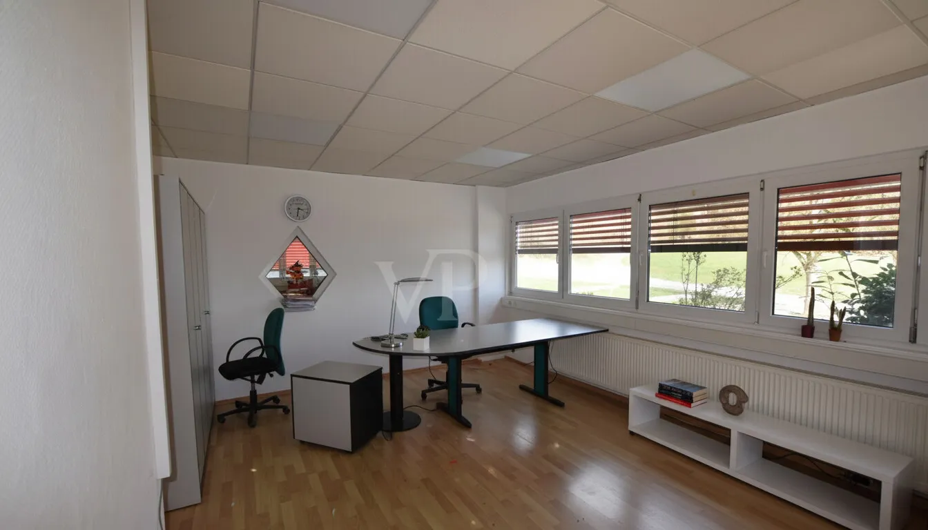 Büro EG