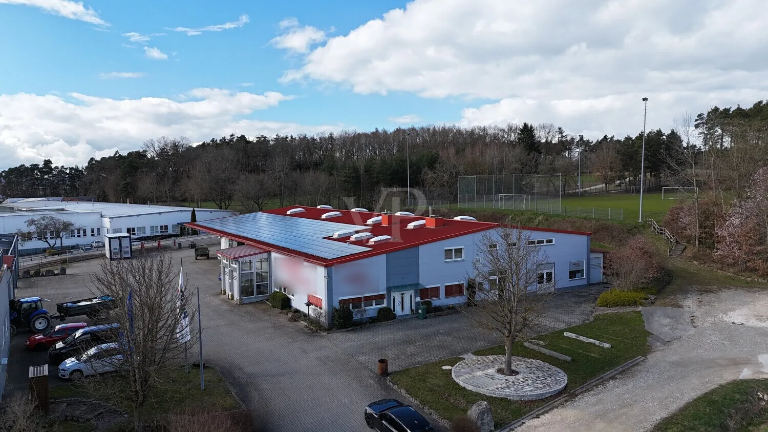 Bürogebäude mit Lagerhalle und Freifläche Nähe Herrieden
