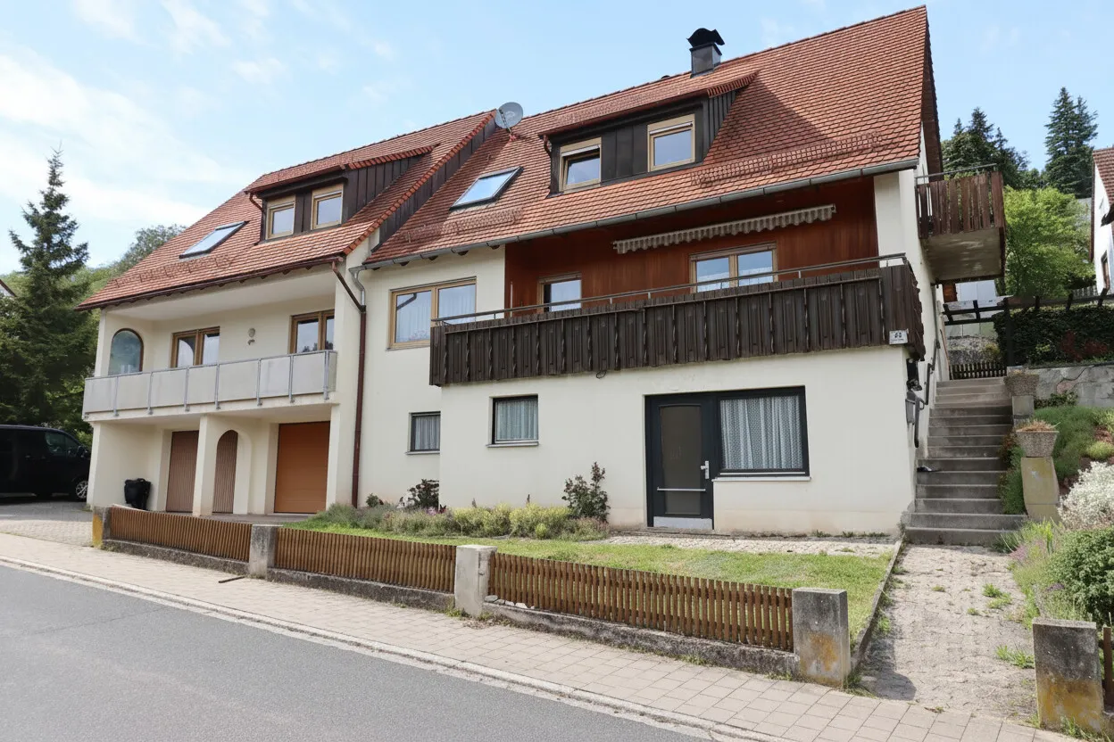 Gepflegte 4-Zimmer Eigentumswohnung mit zwei Balkonen und Kachelofen in traumhafter Lage