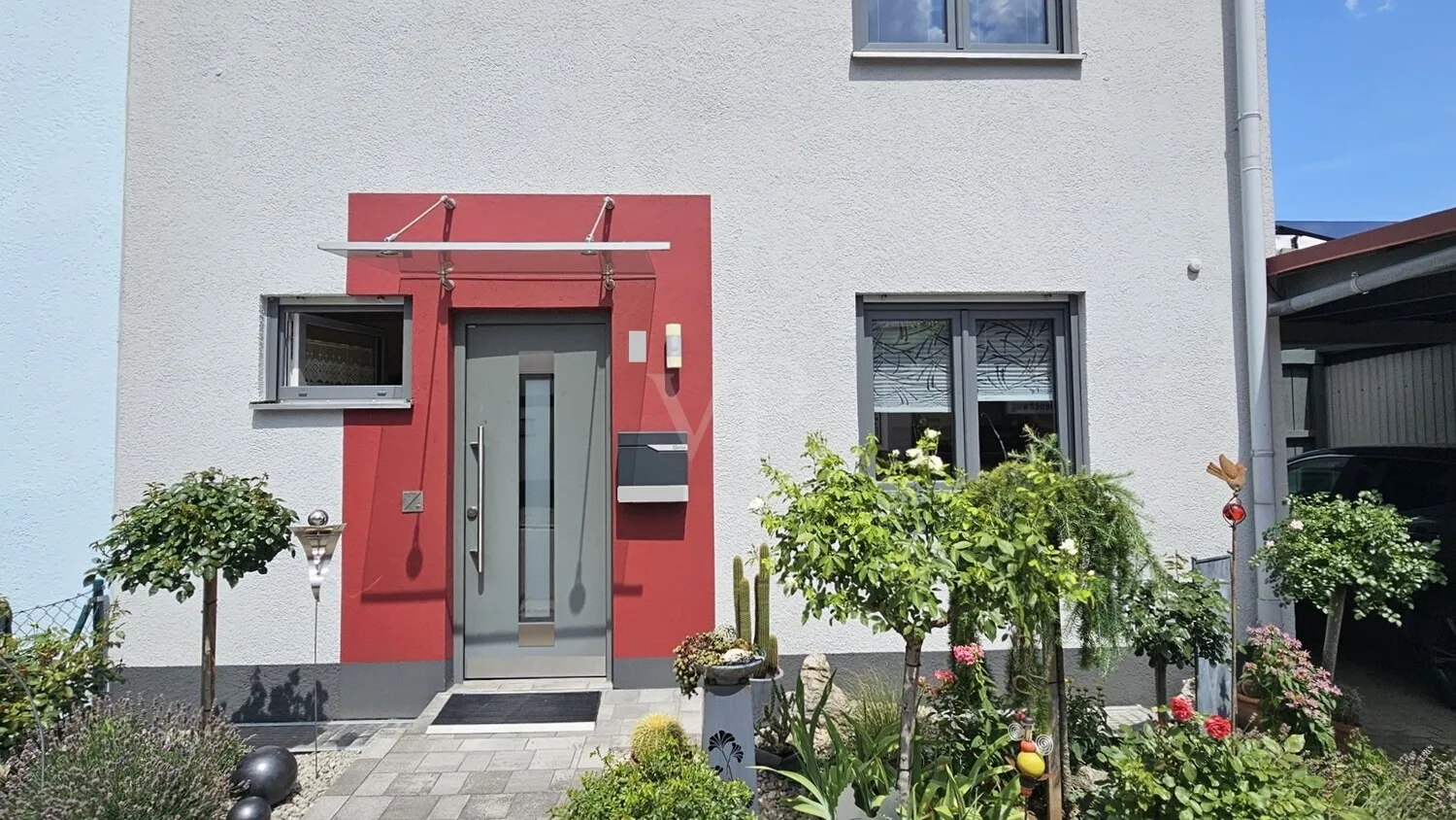 Hauseingang / Carport