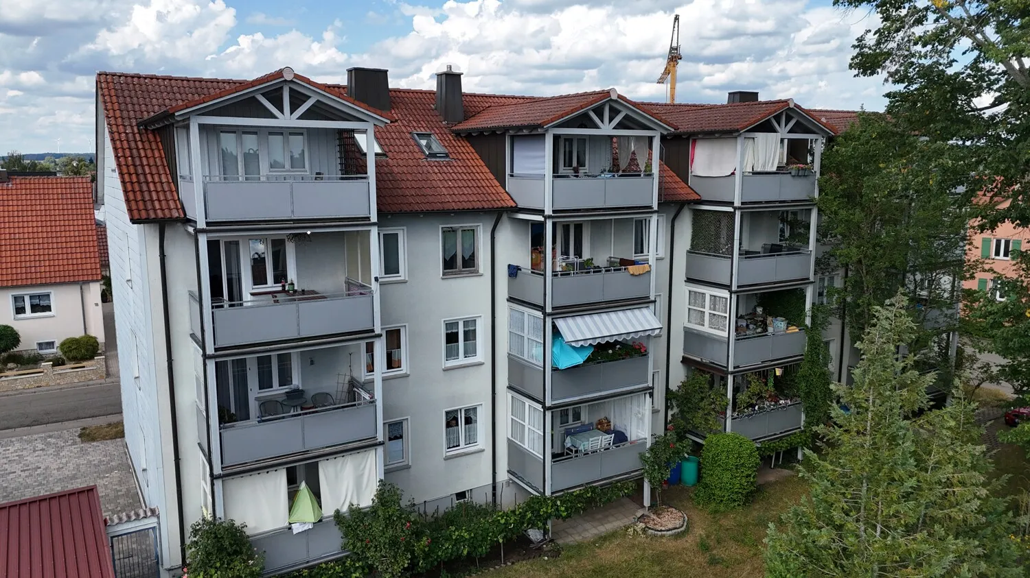Helle Drei-Zimmer-Wohnung mit sonnigem Südbalkon und grünem Ausblick